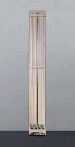Holzstativ mit drei Manometerrohren mit Anschlussventilen (für Fallkopf-Durchlässigkeitsprüfung).